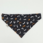 Preview: Halloween Halstuch für den Hund in schwarz mit orange / weißen Fledermäusen